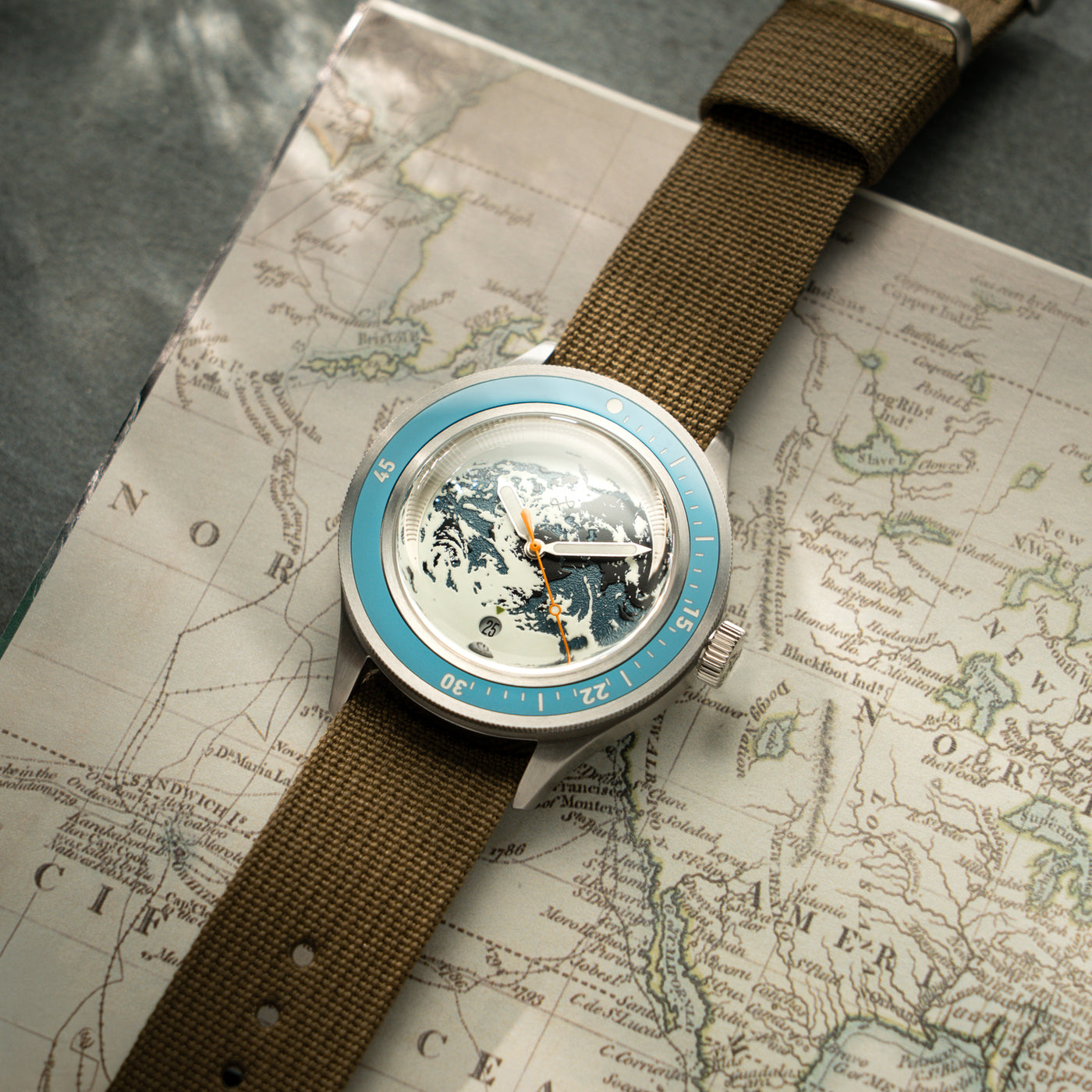 AV86(旧About Vintageアバウト・ヴィンテージ)世界アースディ限定メンズ腕時計「アースライズ」